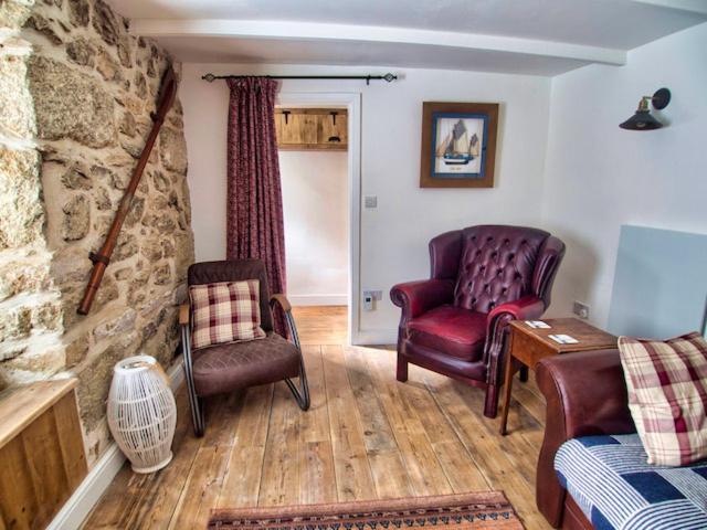 Knocker Cottage Is A 3 Bedroom Made Up Of 1 Double Bedroom And 2 Small Double Bedrooms In Small Village 10 Min To Beaches 캠본 외부 사진