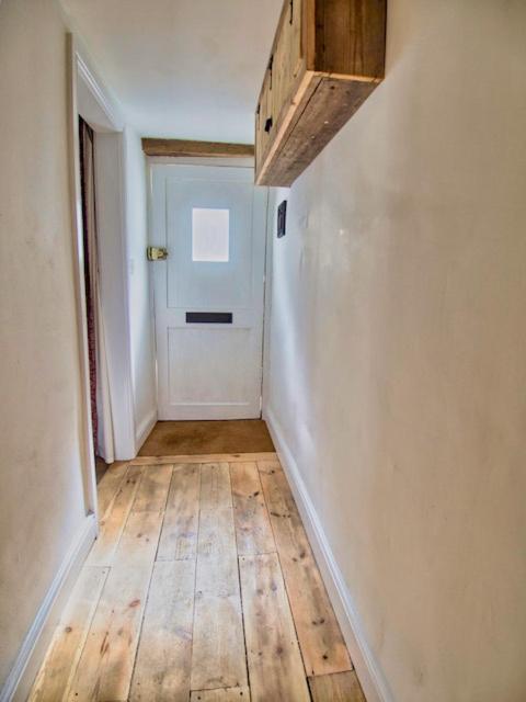 Knocker Cottage Is A 3 Bedroom Made Up Of 1 Double Bedroom And 2 Small Double Bedrooms In Small Village 10 Min To Beaches 캠본 외부 사진