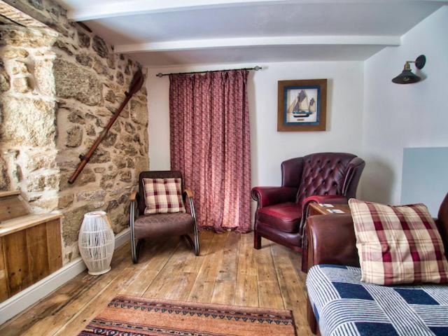 Knocker Cottage Is A 3 Bedroom Made Up Of 1 Double Bedroom And 2 Small Double Bedrooms In Small Village 10 Min To Beaches 캠본 외부 사진
