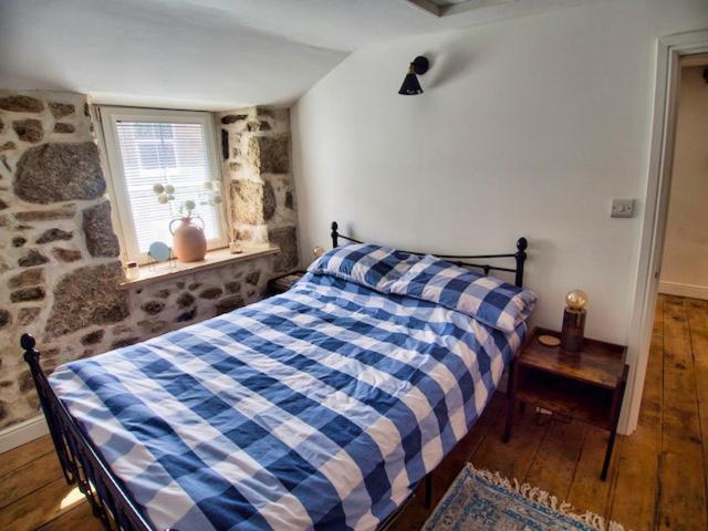 Knocker Cottage Is A 3 Bedroom Made Up Of 1 Double Bedroom And 2 Small Double Bedrooms In Small Village 10 Min To Beaches 캠본 외부 사진