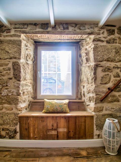 Knocker Cottage Is A 3 Bedroom Made Up Of 1 Double Bedroom And 2 Small Double Bedrooms In Small Village 10 Min To Beaches 캠본 외부 사진