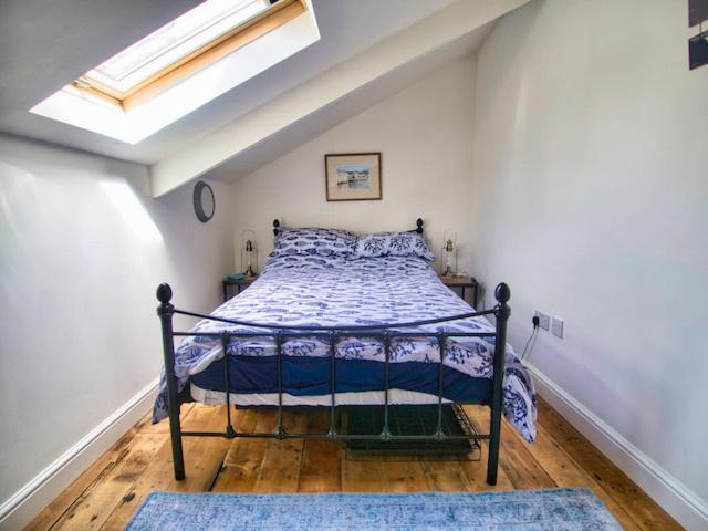Knocker Cottage Is A 3 Bedroom Made Up Of 1 Double Bedroom And 2 Small Double Bedrooms In Small Village 10 Min To Beaches 캠본 외부 사진
