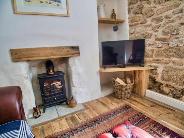 Knocker Cottage Is A 3 Bedroom Made Up Of 1 Double Bedroom And 2 Small Double Bedrooms In Small Village 10 Min To Beaches 캠본 외부 사진