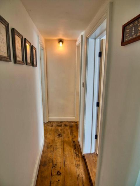 Knocker Cottage Is A 3 Bedroom Made Up Of 1 Double Bedroom And 2 Small Double Bedrooms In Small Village 10 Min To Beaches 캠본 외부 사진