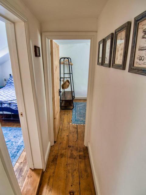 Knocker Cottage Is A 3 Bedroom Made Up Of 1 Double Bedroom And 2 Small Double Bedrooms In Small Village 10 Min To Beaches 캠본 외부 사진