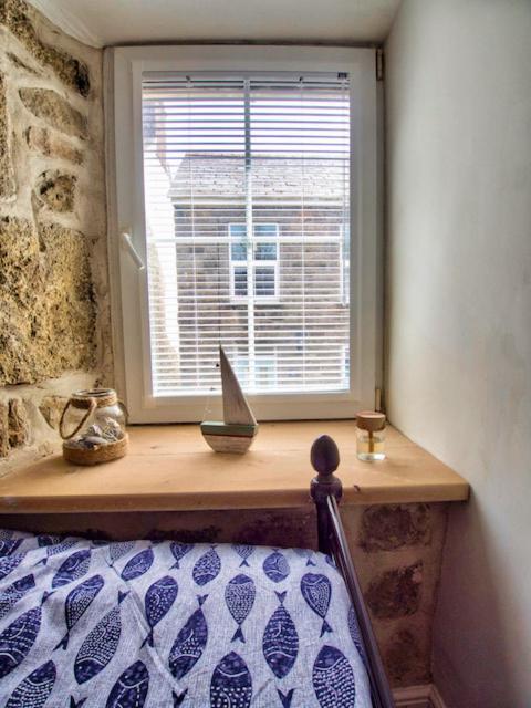 Knocker Cottage Is A 3 Bedroom Made Up Of 1 Double Bedroom And 2 Small Double Bedrooms In Small Village 10 Min To Beaches 캠본 외부 사진